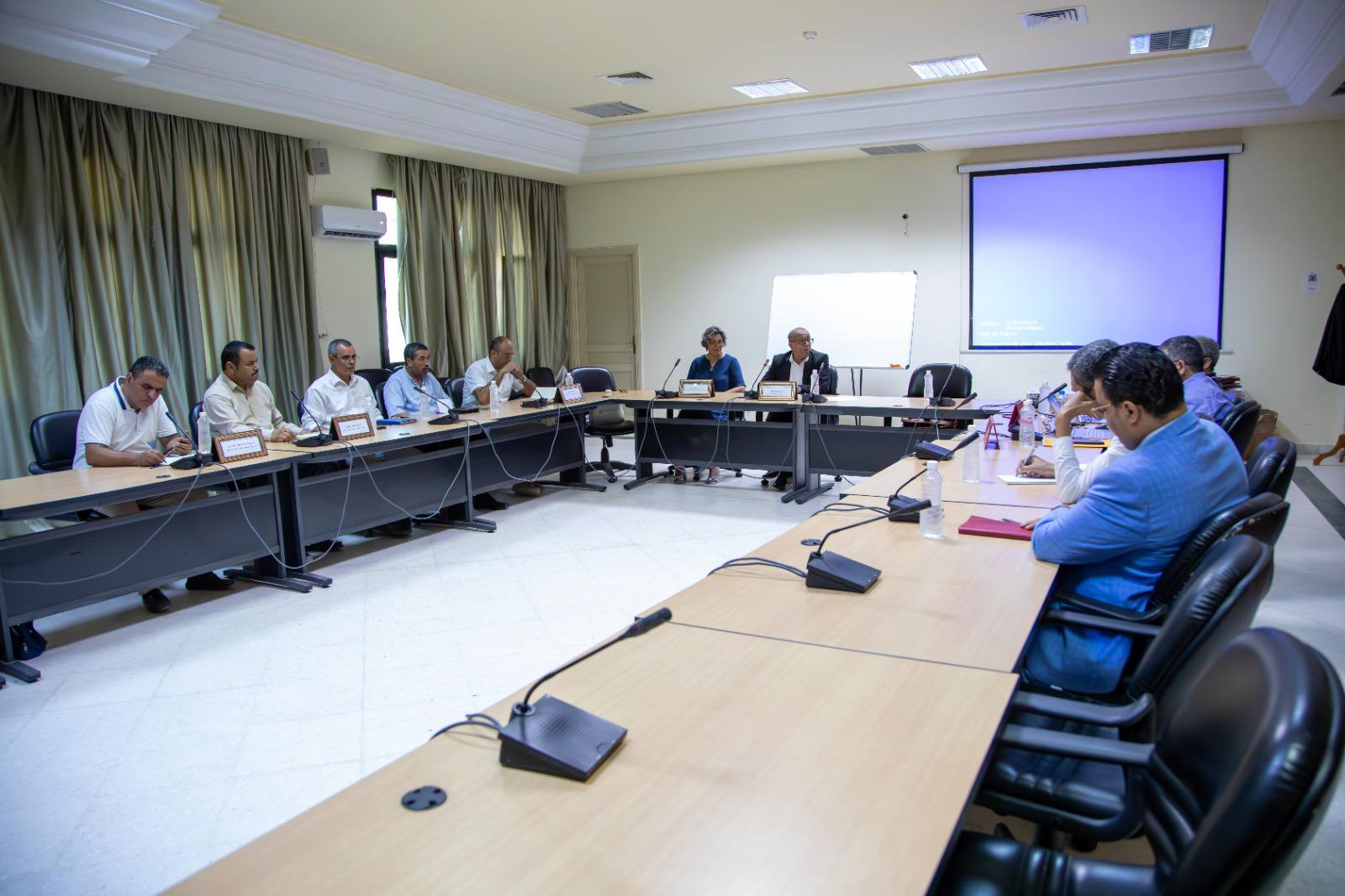 You are currently viewing لجنة المخططات التنموية والمشاريع الكبرى تنظم ورشة عمل