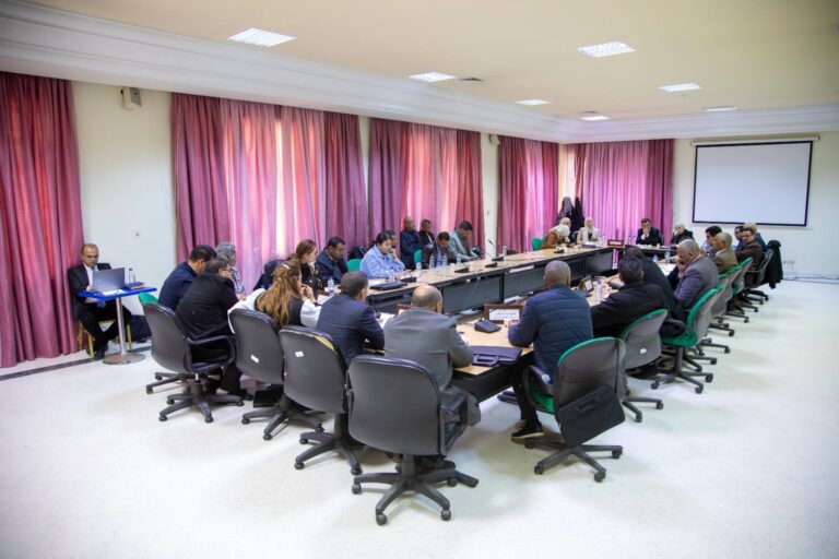 لجنة القطاعات الإنتاجية تعقد جلسة استماع لممثلي وزارة الفلاحة حول وضعية الأراضي الدولية الفلاحية