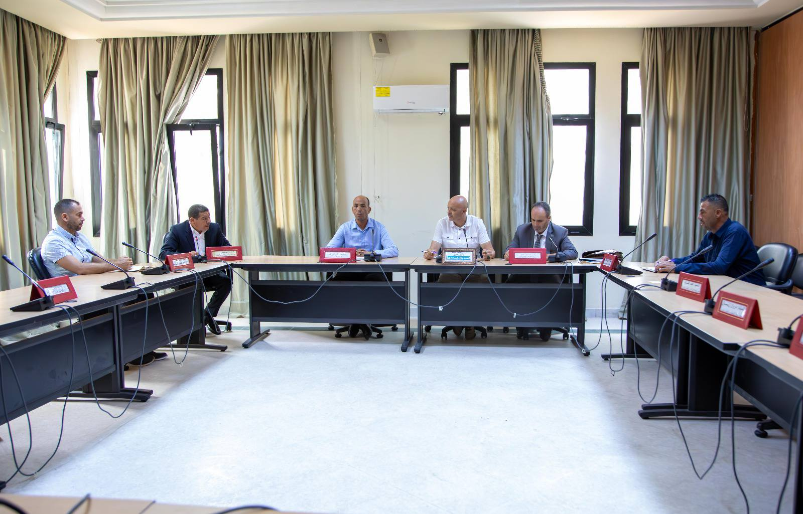 You are currently viewing لجنة الاستثمار والتعاون الدولي تعقد جلسة عمل