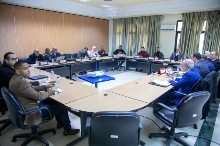 لجنة الخدمات والتنمية الاجتماعية تستمع لممثلي وزارة الشباب والرياضة حول نشاط الهياكل الرياضية وبرامج دعم رياضيي النخبة