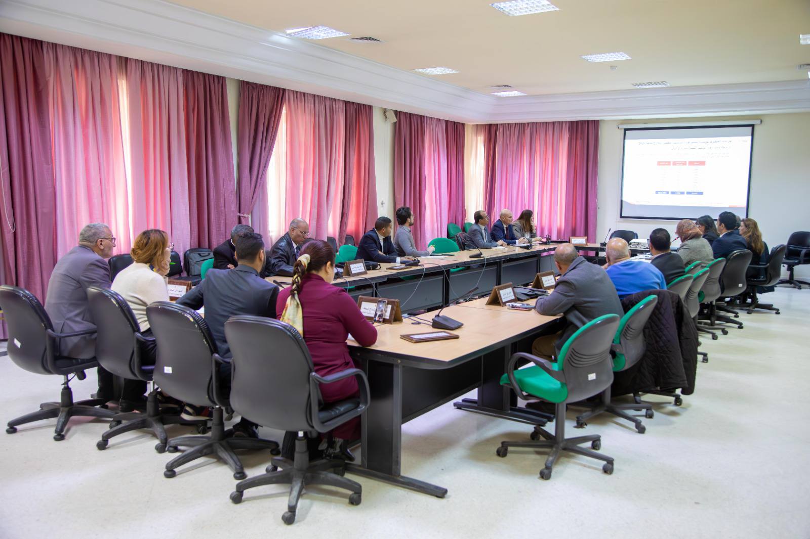 You are currently viewing لجنة الخدمات والتنمية الاجتماعية تعقد جلسة إستماع لممثلي وزارة النقل وشركة الخطوط التونسية