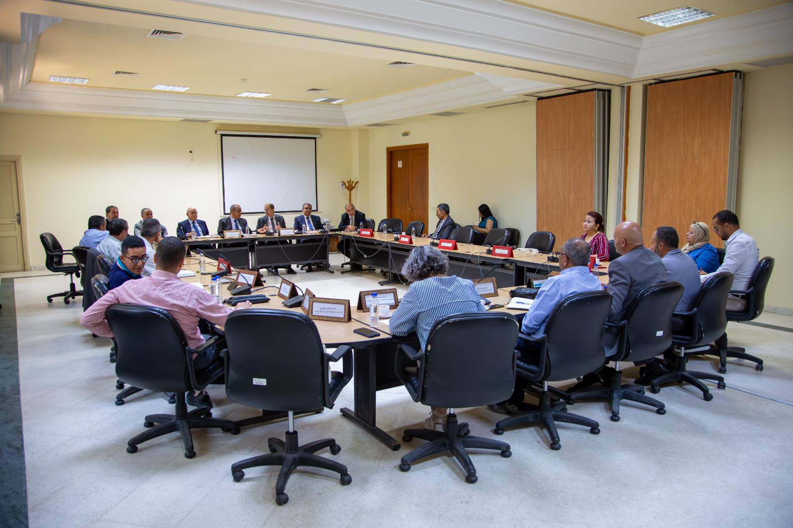 You are currently viewing لجنتا الاستثمار والتعاون الدولي والمخططات التنموية والمشاريع الكبرى تعقدان جلسة استماع لممثلي اتحاد الصناعة والتجارة والصناعات التقليدية