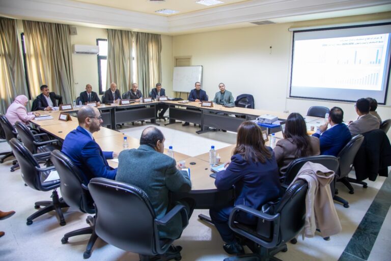 لجنة الاستثمار والتعاون الدولي تنظر في مشروعي قانونين يتعلقان بالمحروقات بحضور عدد من إطارات وزارة الصناعة والمناجم والطاقة