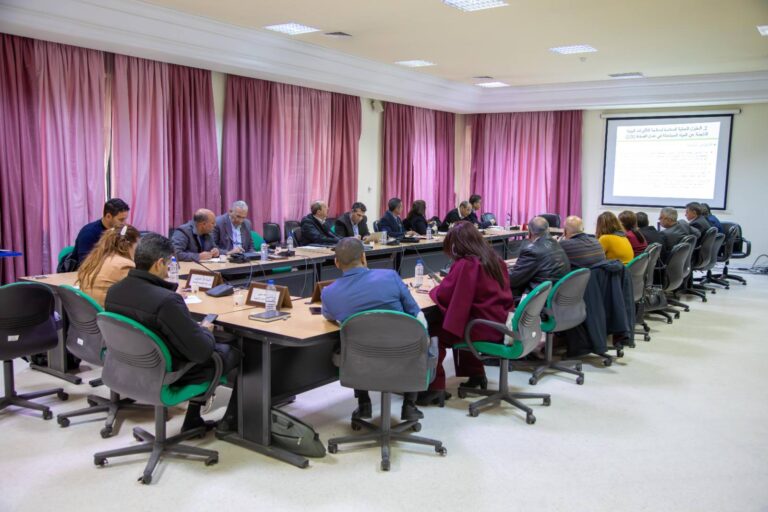 لجنة القطاعات الانتاجية تستمع لممثلي وزارتي الصناعة والبيئة بخصوص الآثار البيئية للمياه المستعملة في غسل الفسفاط