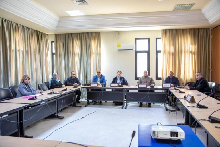 لجنة الخدمات والتنمية الاجتماعية تناقش سبل معالجة ظاهرة نقص الأدوية بالمؤسسات الصحية والصيدليات