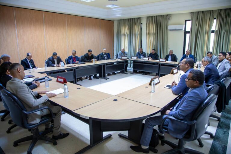 لجنة المخططات التنموية والمشاريع الكبرى تجتمع بممثلي مجلس الإقليم الرابع في إطار الإعداد للمخطط التنموي 2026-2030