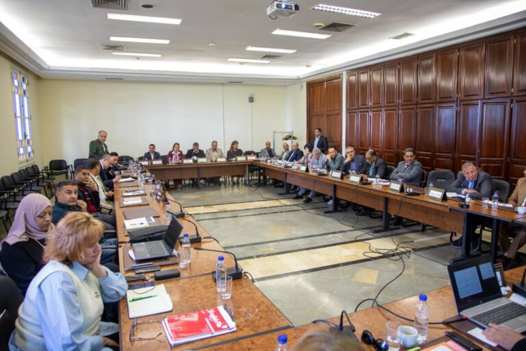 لجنة القطاعات الإنتاجية تناقش مشروع ميزانية مهمة التجارة وتنمية الصادرات لسنة 2026