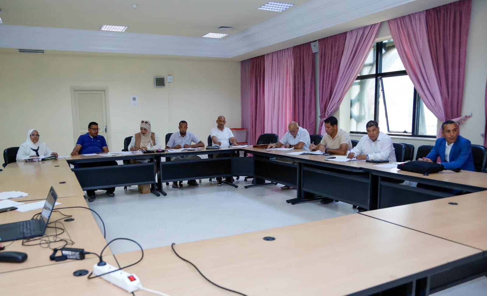 You are currently viewing لجنة النظام الداخلي والحصانة والمسائل القانونية تعقد جلسة لتواصل العمل على ملاءمة النظام الداخلي مع أحكام المرسوم عدد1 لسنة 2024