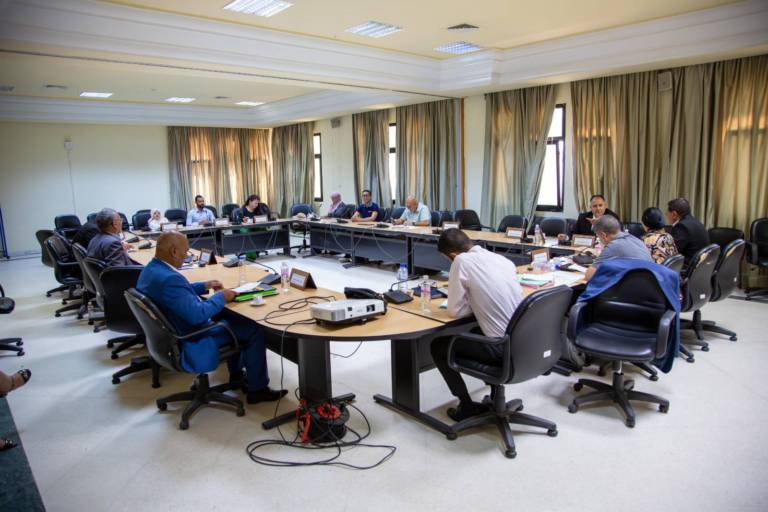 لجنة الخدمات والتنمية الاجتماعية تستمع لممثلي وزارة الصحة