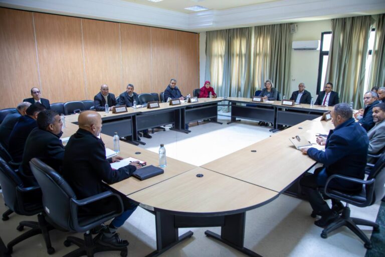 لجنة المخططات التنموية والمشاريع الكبرى تجتمع بممثلي مجلس الإقليم الخامس في إطار إعداد مخطط التنمية 2026–2030