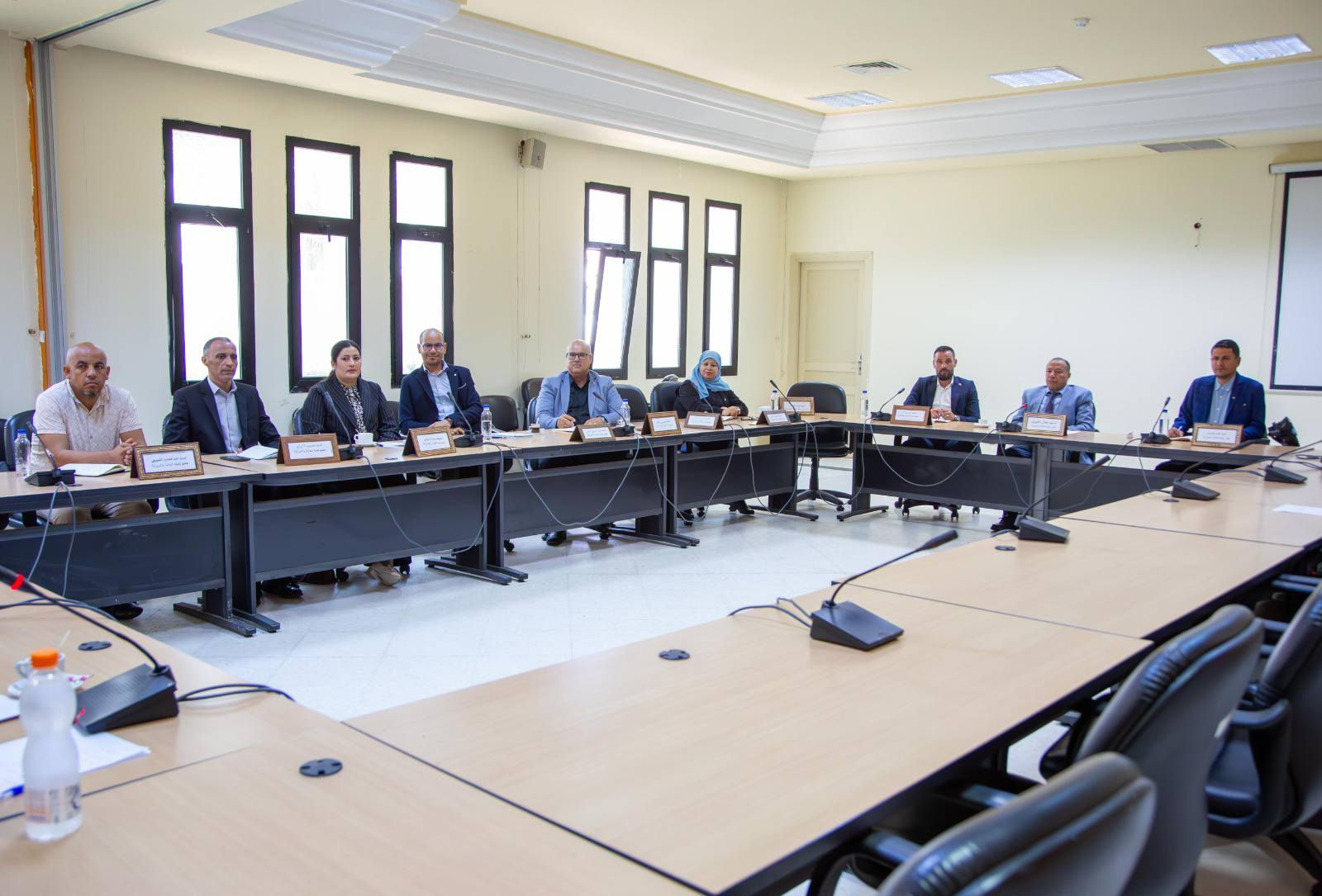 You are currently viewing لجنة المالية والميزانية تعقد جلسة استماع إلى ممثلي الجمعية المهنية التونسية لمؤسسات التمويل الصغير