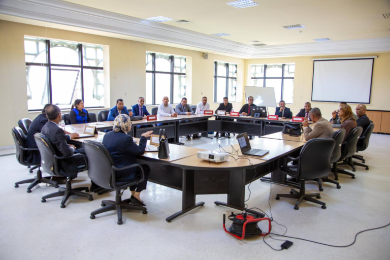 لجنة القطاعات الإنتاجية تعقد جلسة استماع إلى ممثلي الديوان الوطني للأعلاف