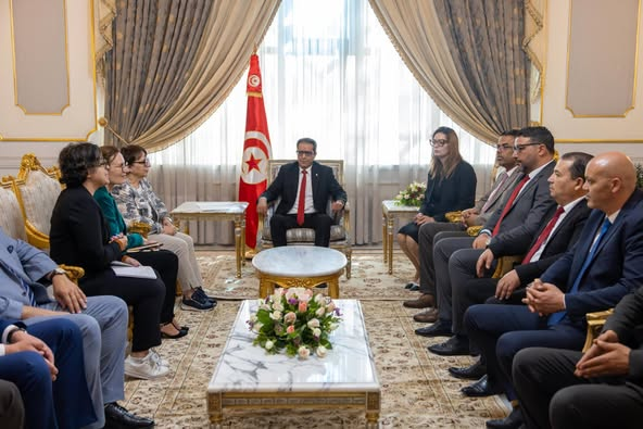 رئيس المجلس الوطني للجهات والأقاليم يستقبل وفدا من مجموعة الصداقة البرلمانية الفرنسية التونسية بمجلس الشيوخ الفرنسي