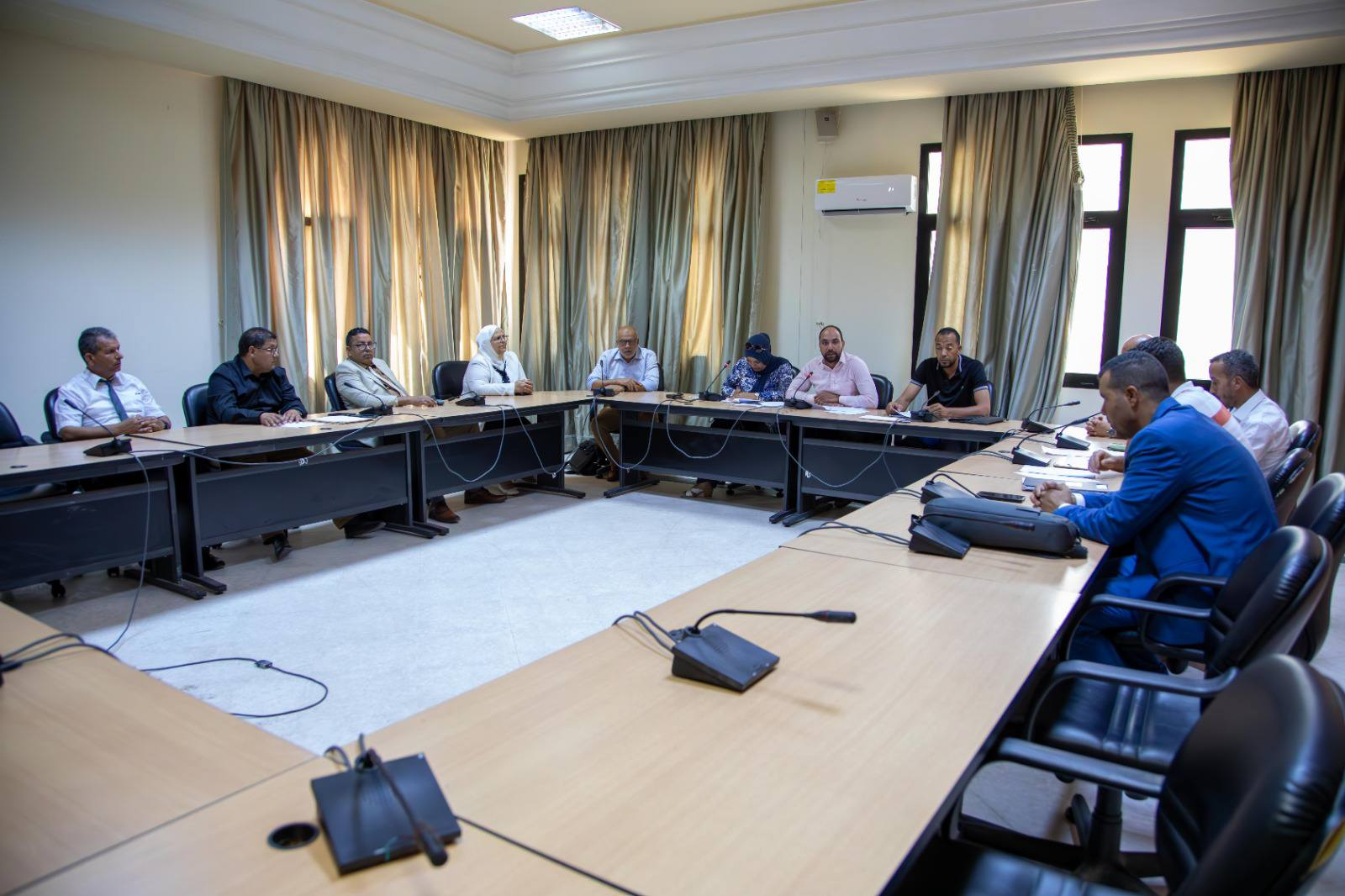 You are currently viewing لجنة النظام الداخلي والحصانة والمسائل القانونية تعقد جلسة عمل