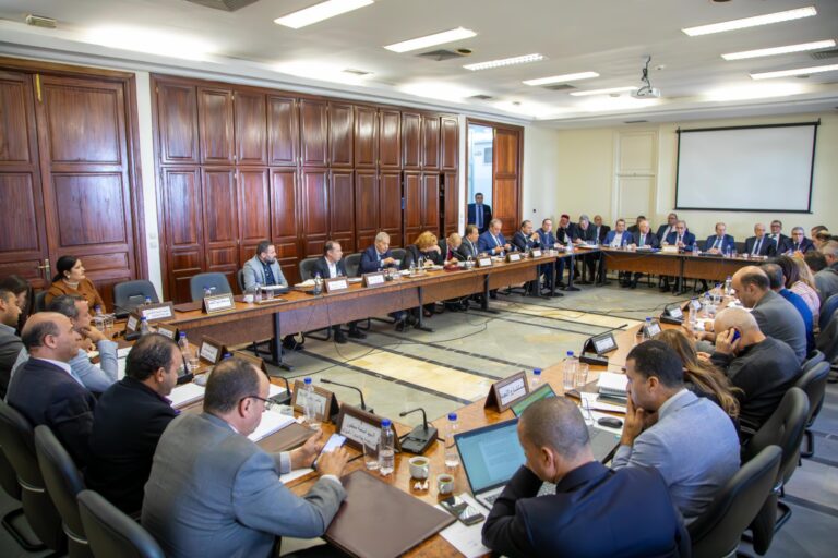 لجنة المالية والميزانية تعقد جلسة استماع حول مشروع قانون المالية لسنة 2026