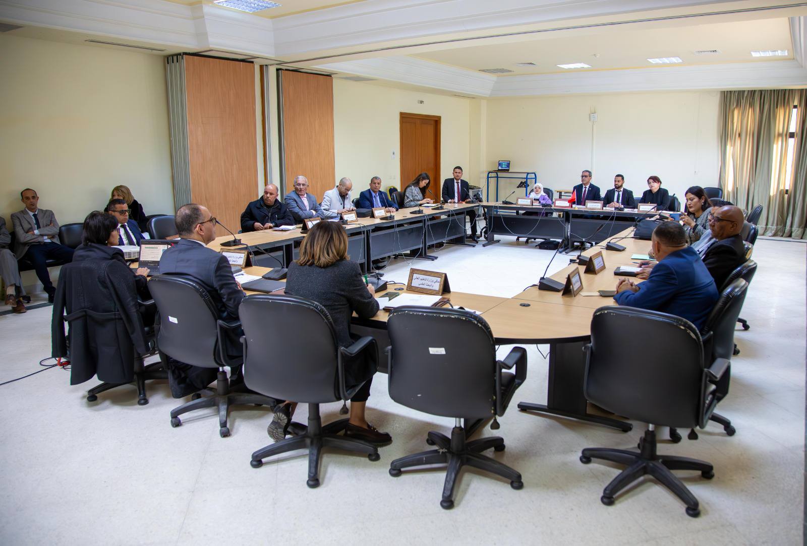 You are currently viewing لجنة الخدمات والتنمية الاجتماعية تعقد جلسة استماع لممثلين لوزارة التعليم العالي والبحث العلمي