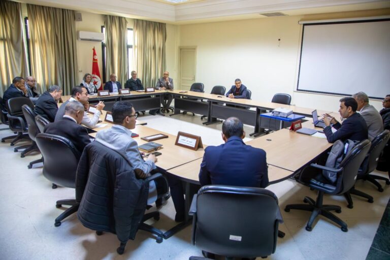 لجنة المخططات التنموية والمشاريع الكبرى تستمع لممثلي وزارة الاقتصاد والتخطيط