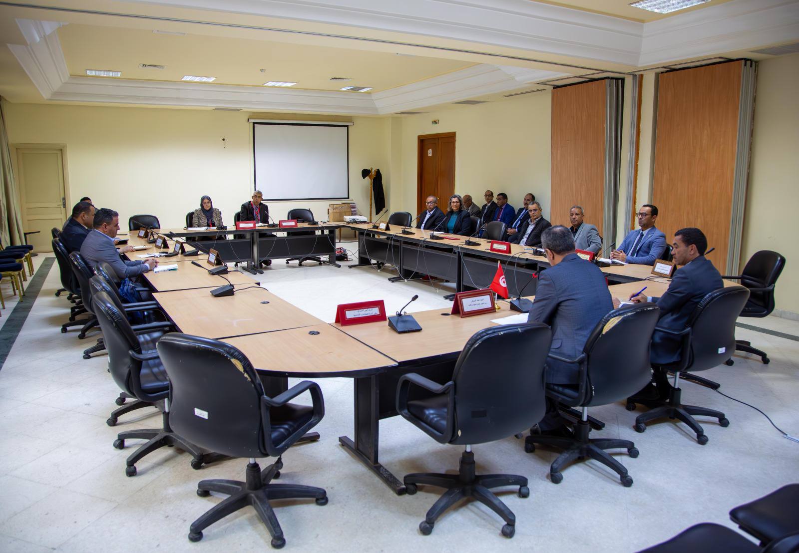 You are currently viewing لجنة القطاعات الانتاجية تعقد جلسة استماع لممثلي وزارة الصناعة والمناجم و المجمع الكيميائي التونسي