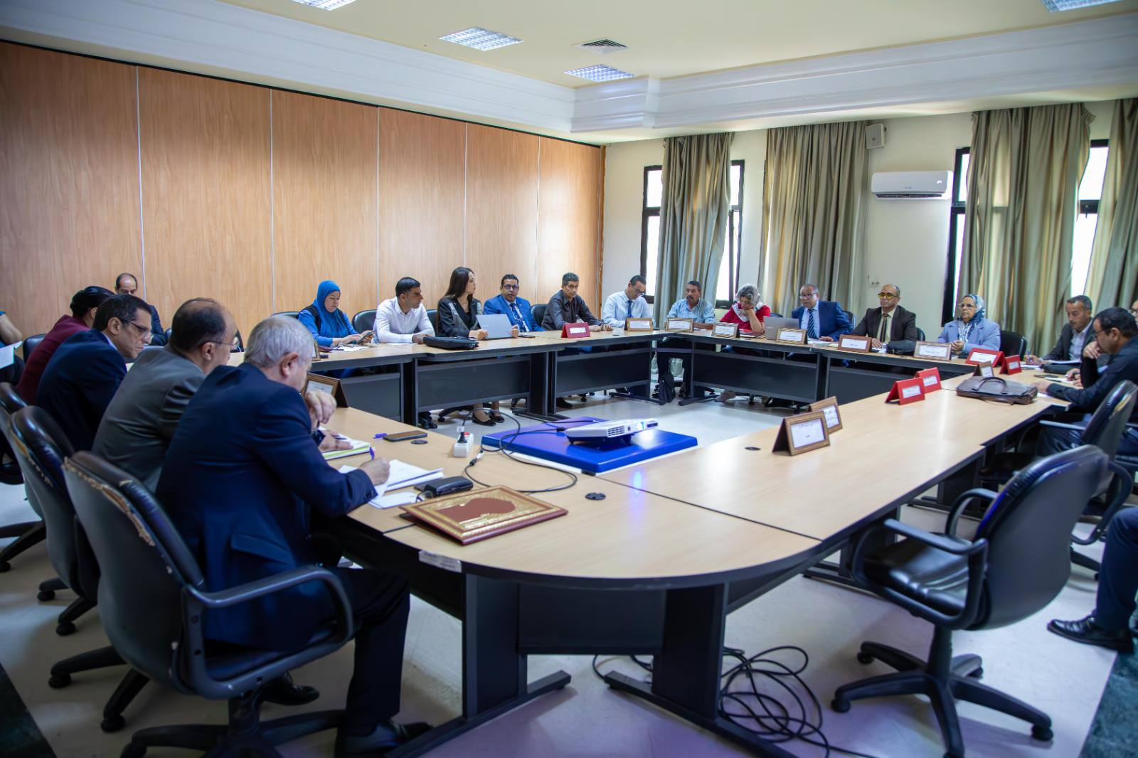 You are currently viewing جلسة استماع مشتركة بين لجنتي المخططات التنموية والمشاريع الكبرى والنظام الداخلي والحصانة والمسائل القانونية، لممثلي وزارة الداخلية