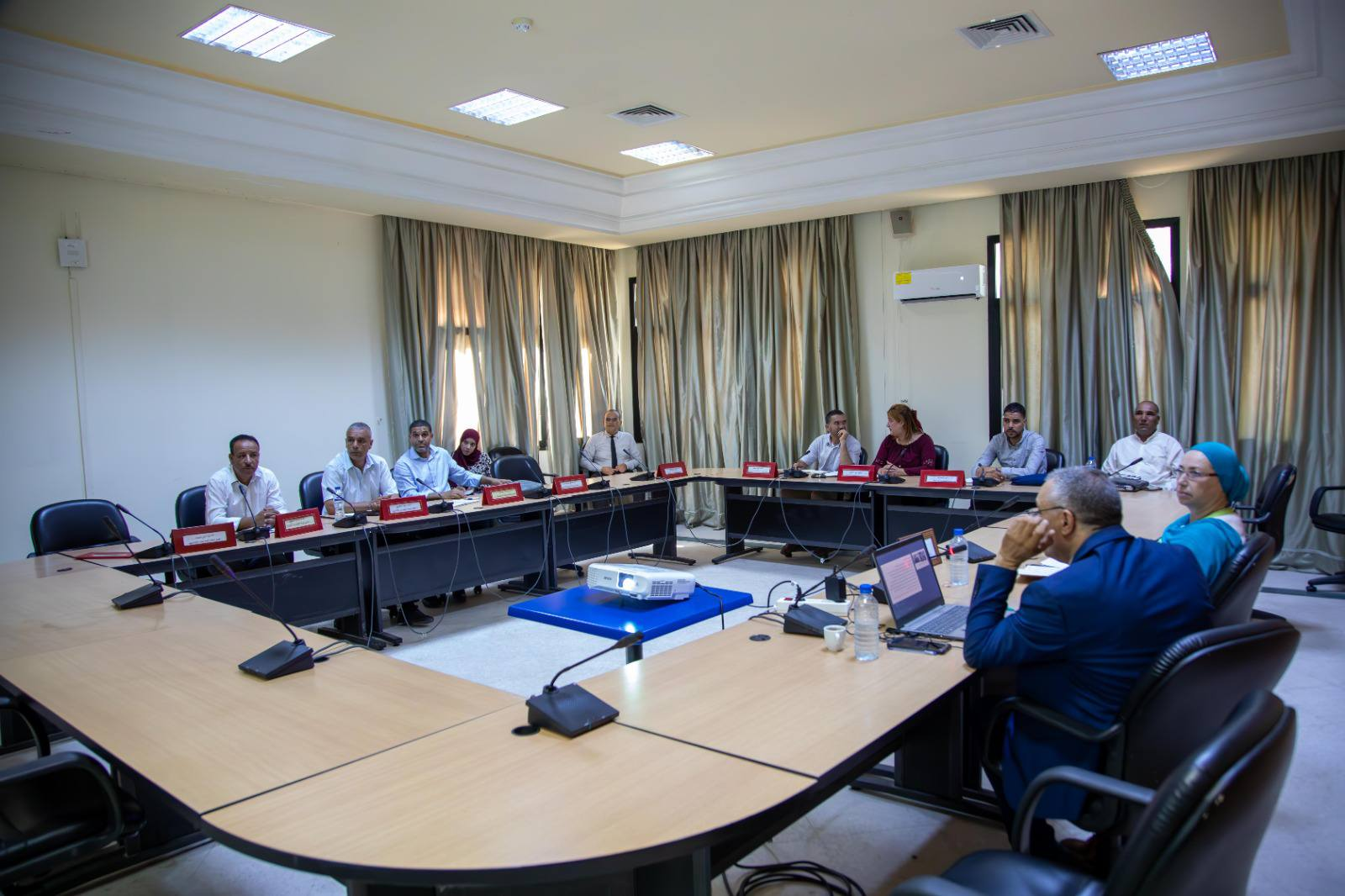 You are currently viewing لجنة القطاعات الانتاجية تعقد جلسة استماع حول موضوع التكوين والإرشاد الفلاحي