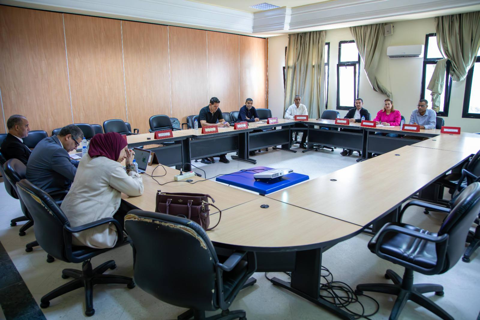 You are currently viewing لجنة القطاعات الانتاجية تستمع لإطارات وزارة الصناعة والمناجم والطاقة