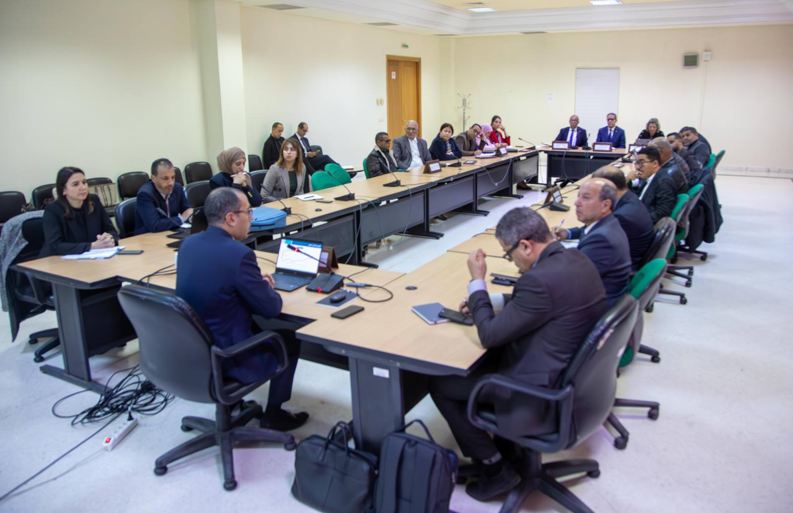 You are currently viewing لجنة المخططات التنموية والمشاريع الكبرى تعقد جلسة عمل بحضور كاتب الدولة المكلف بالإنتقال الطاقي
