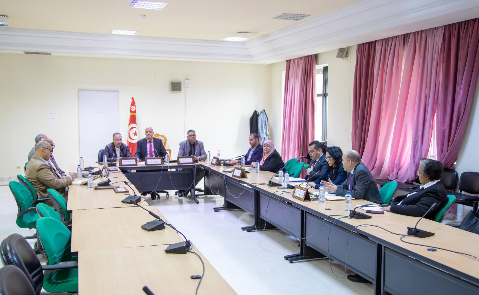 You are currently viewing لجنة الاستثمار والتعاون الدولي تستمع لممثلي وزارة الشؤون الخارجية بخصوص وضعية الجالية التونسية في ظل الحرب الدائرة بالشرق الأوسط