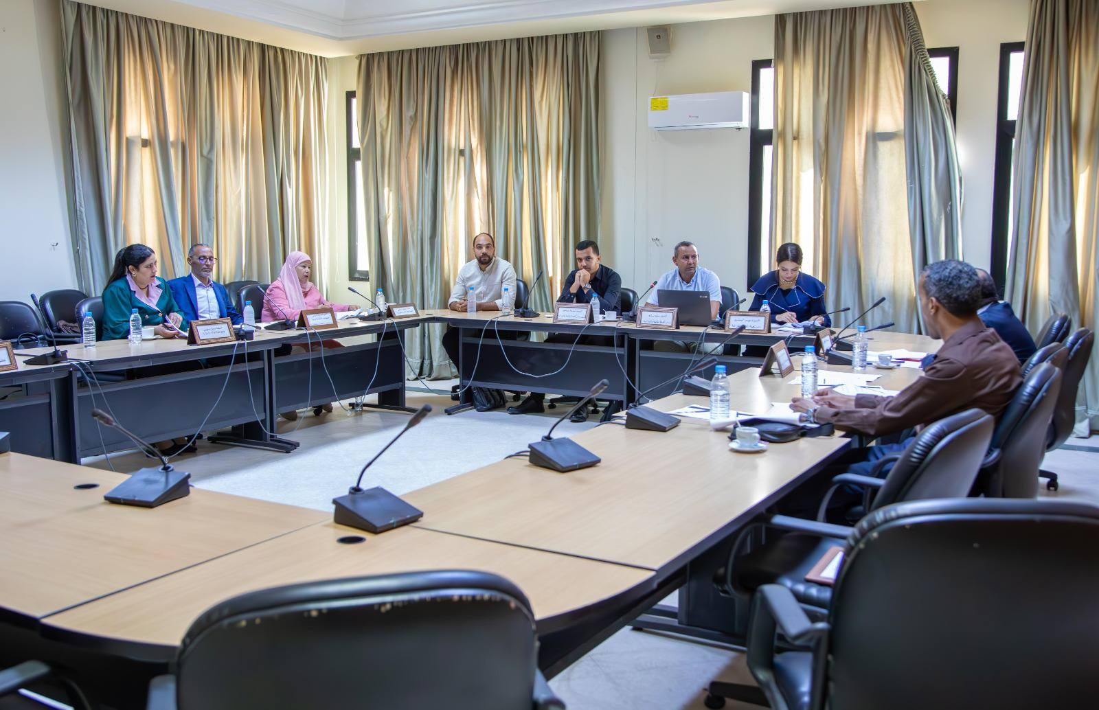 You are currently viewing لجنة المالية والميزانية تعقد جلسة عمل