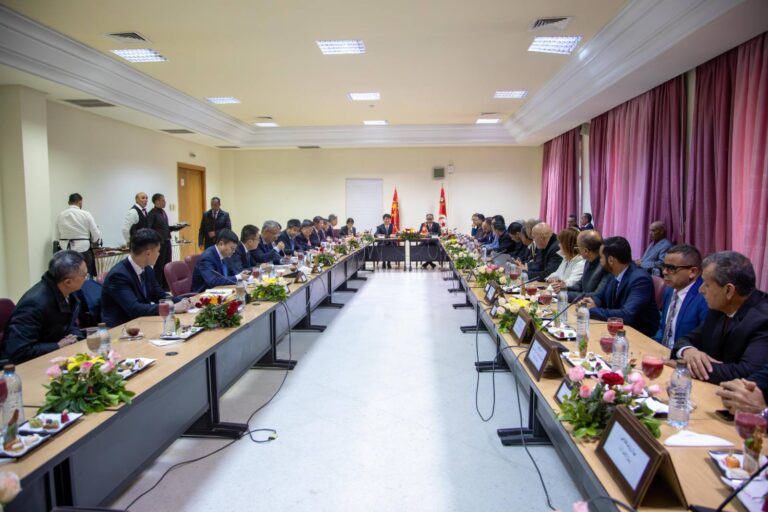 رئيس المجلس الوطني للجهات والأقاليم يستقبل نائب رئيس المجلس الوطني للمؤتمر الاستشاري السياسي للشعب الصيني و أعضاء الوفد المرافق، الذي يؤدي زيارة رسمية إلى تونس