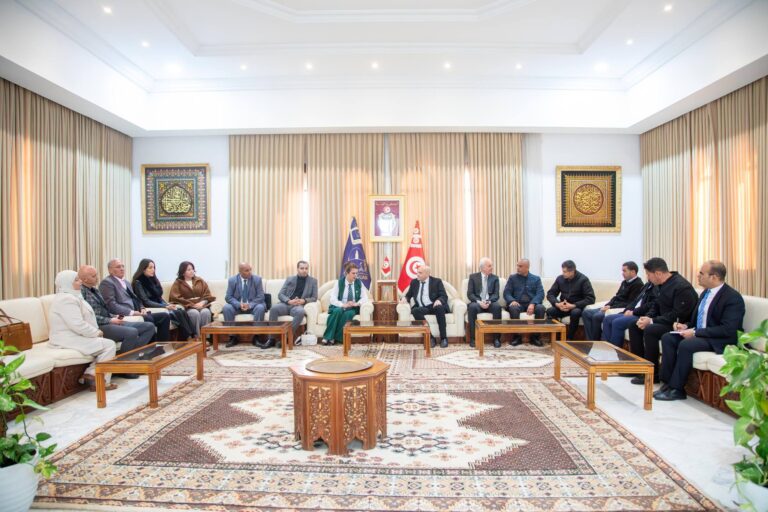 وفد برلماني يؤدي زيارة ميدانية لولاية القيروان في إطار متابعة أوضاع القطاع الفلاحي بالجهة