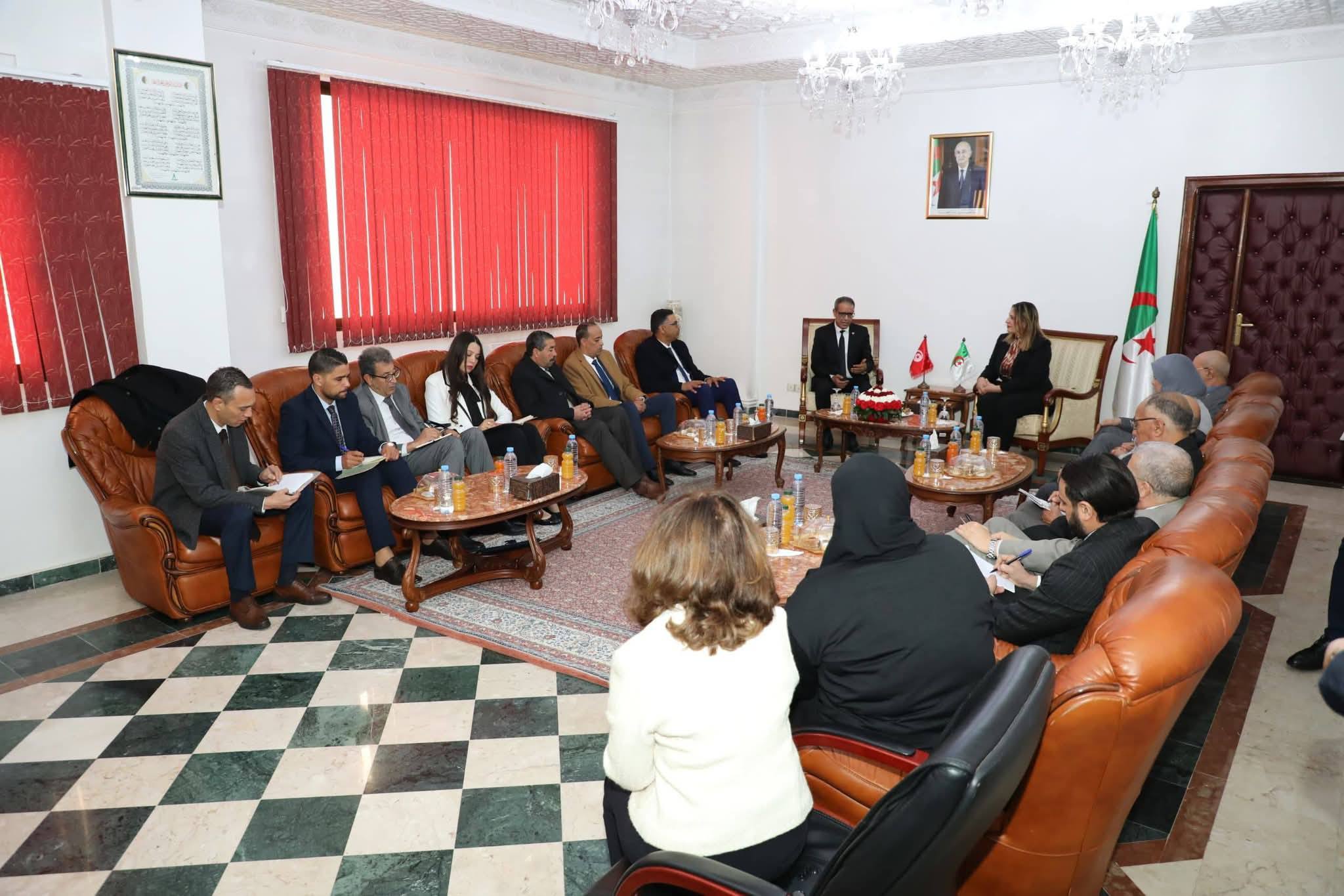 You are currently viewing رئيس المجلس الوطني للجهات والأقاليم والوفد المرافق له، يلتقي وزيرة العلاقات مع البرلمان بالجمهورية الجزائرية الديمقراطية الشعبية