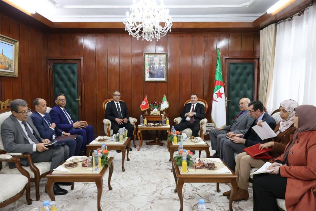 You are currently viewing رئيس المجلس الوطني للجهات والأقاليم يلتقي وزير الداخلية والجماعات المحلية والنقل الجزائري
