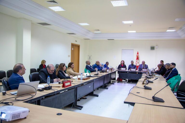 لجنة الخدمات والتنمية الاجتماعية تستمع لممثلي رئاسة الحكومة بخصوص تسوية الوضعيات المهنية
