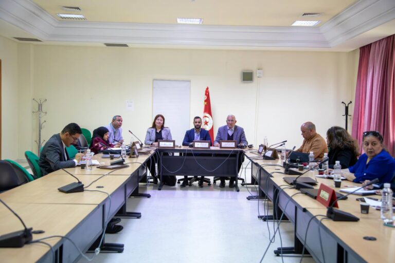 لجنة الخدمات والتنمية الاجتماعية تستمع لممثلي وزارة السياحة والديوان الوطني للصناعات التقليدية