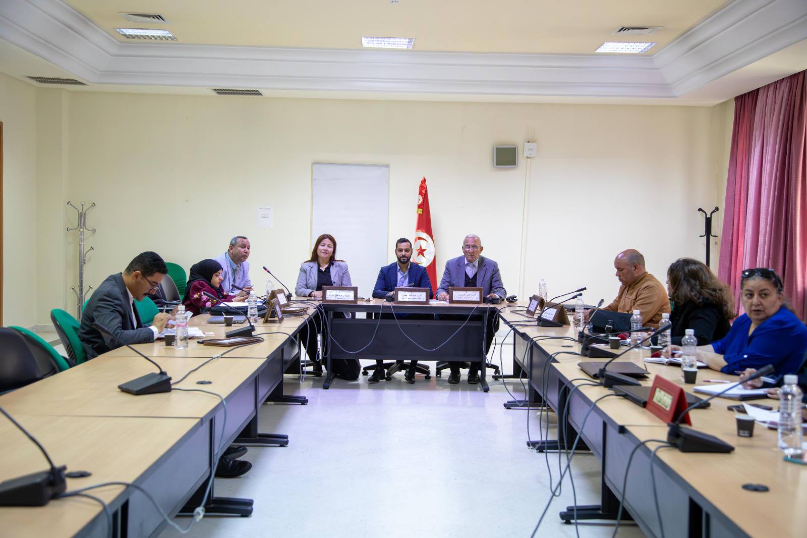 You are currently viewing لجنة الخدمات والتنمية الاجتماعية تستمع لممثلي وزارة السياحة والديوان الوطني للصناعات التقليدية